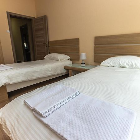 Apartmani Bulevar Cetinje Exterior foto