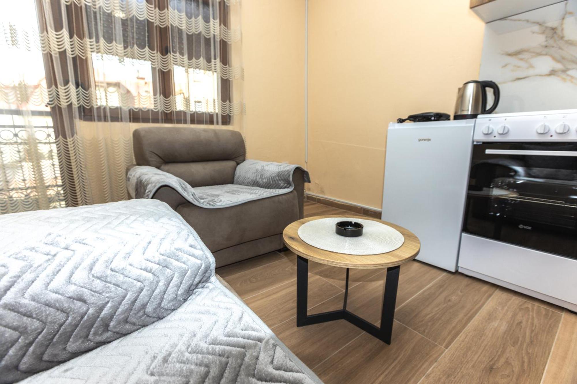 Apartmani Bulevar Cetinje Exterior foto