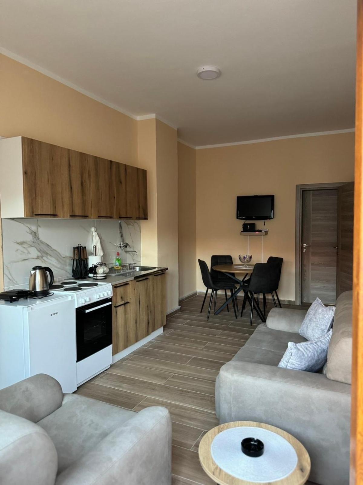 Apartmani Bulevar Cetinje Exterior foto
