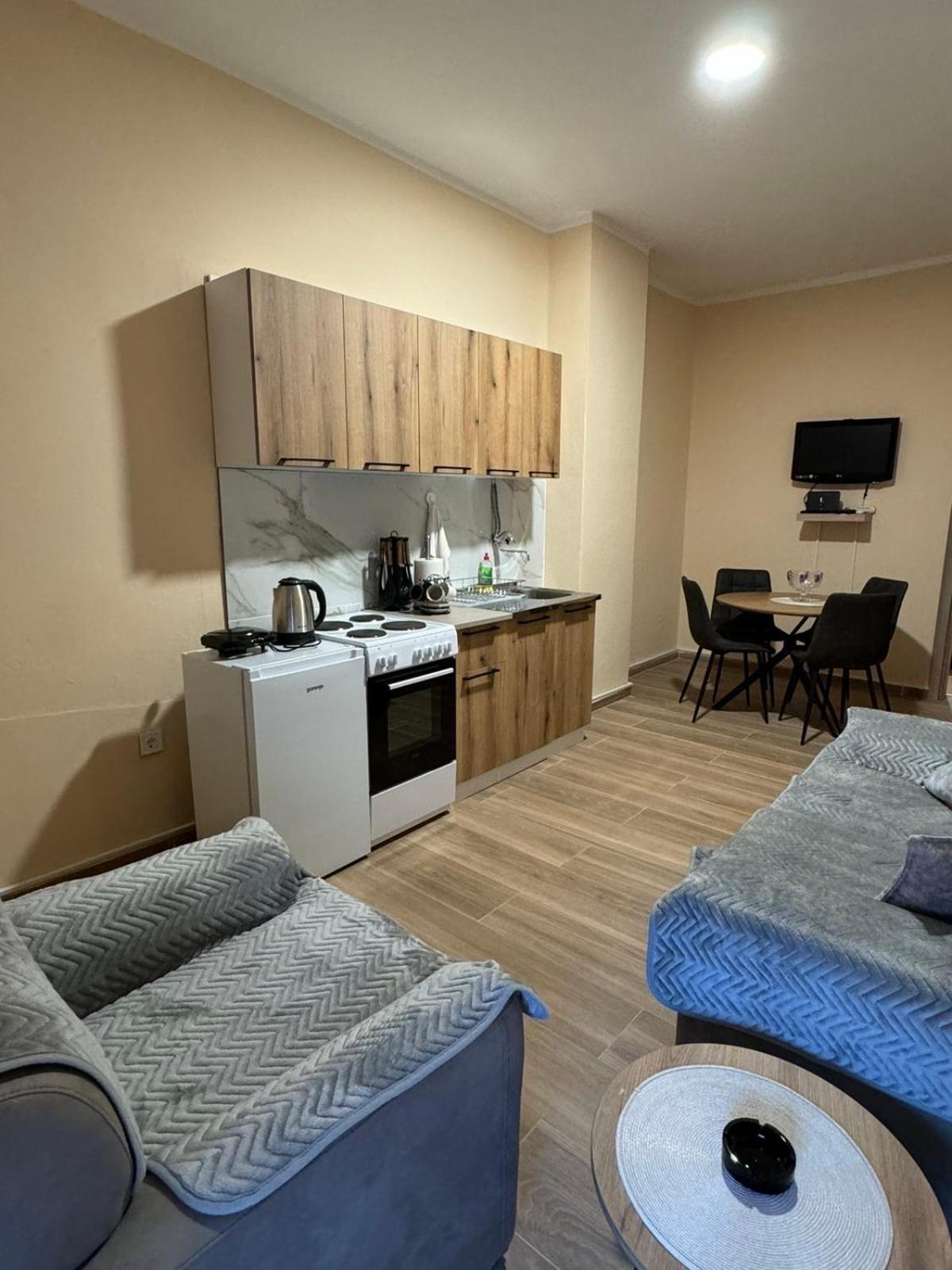 Apartmani Bulevar Cetinje Exterior foto